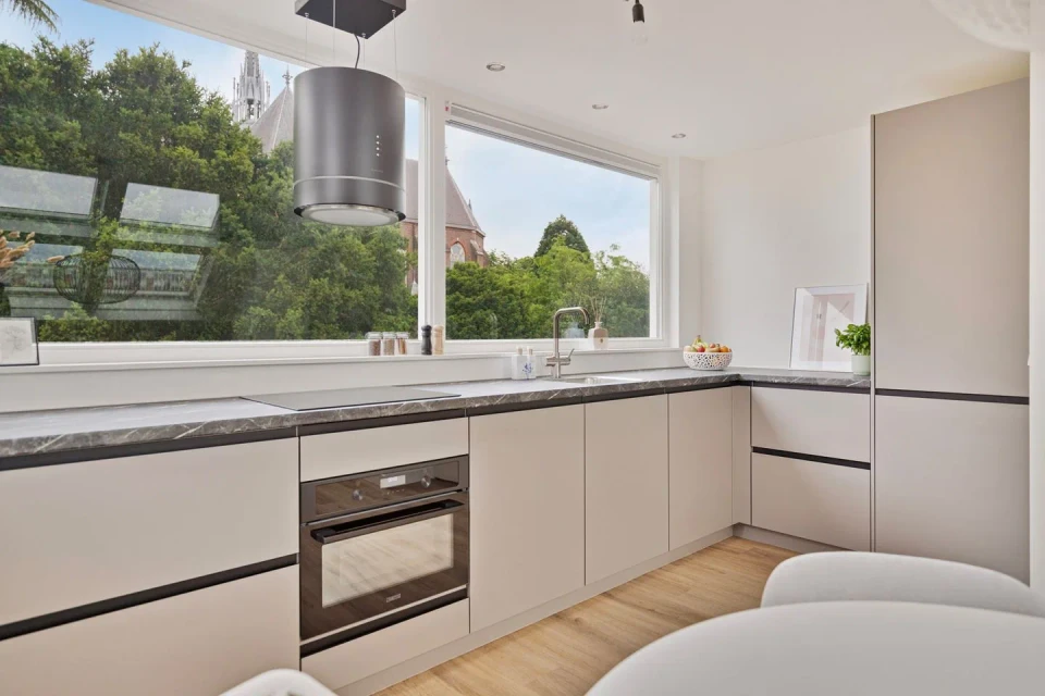 De keuken van een appartement in de voormalige pastorie.: Appartementen Best, beeld 4